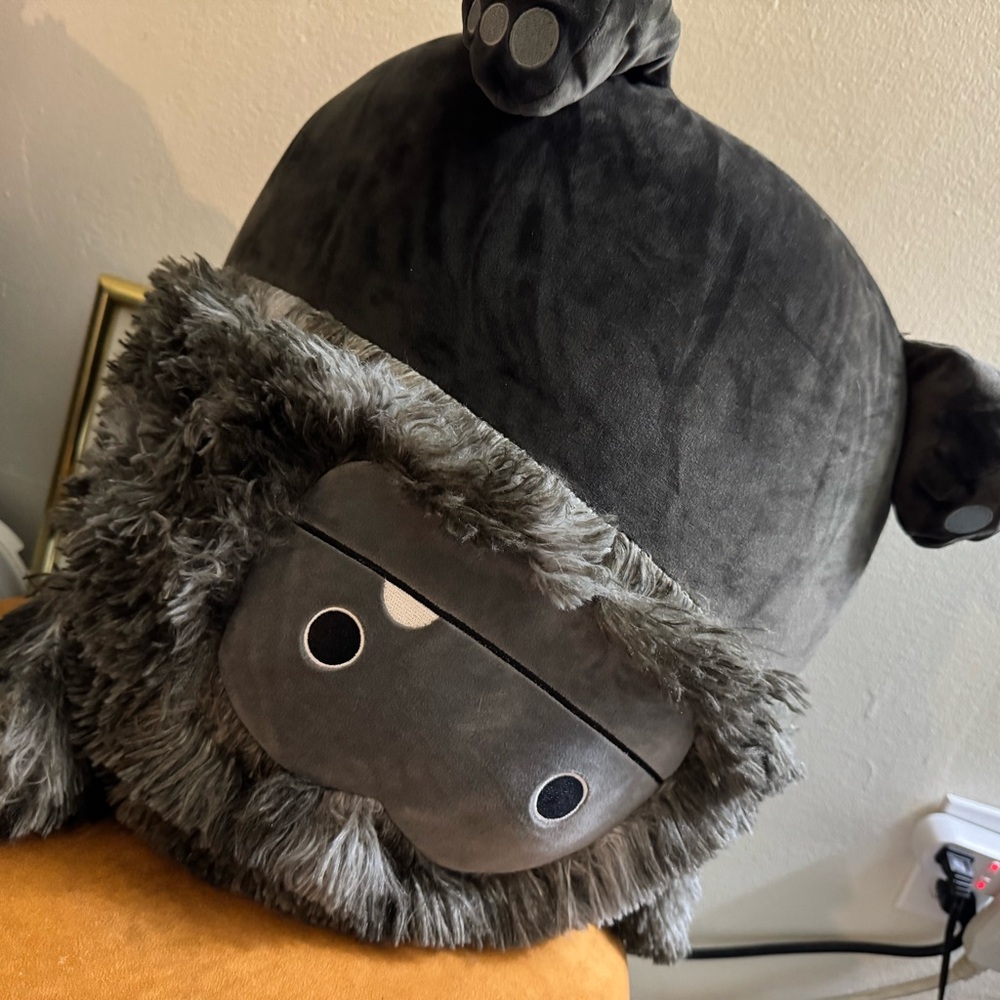 Wallis Black Bigfoot Squishmallows- 16”- NWT- SOLD OUT!!
